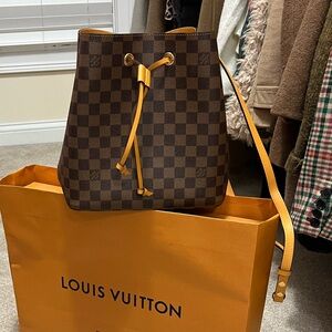 Louis Vuitton
Damier Ebene Néonoé MM - never carried